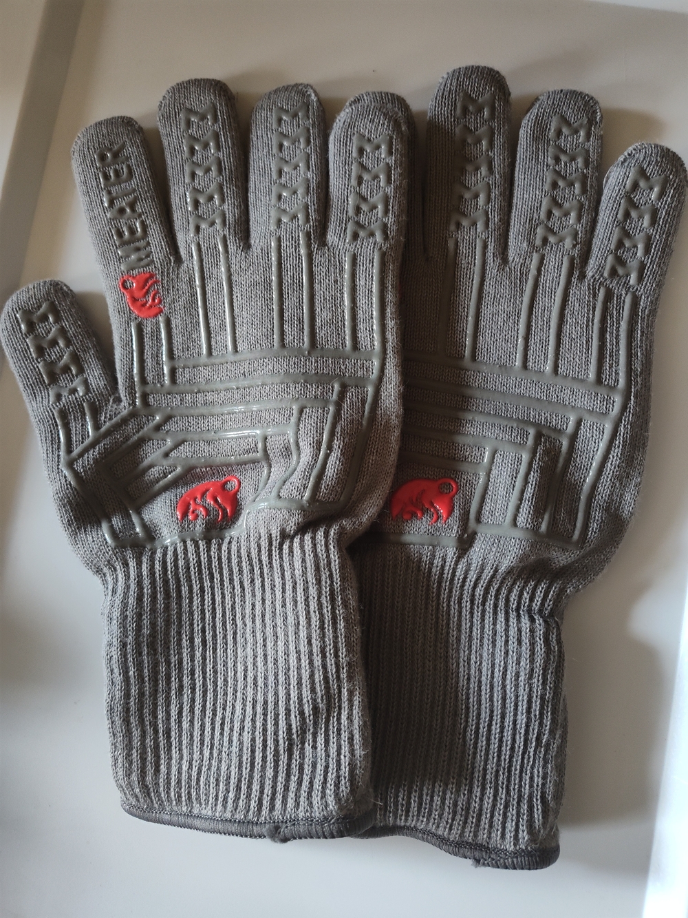 Gray Heat-Resistant Grill Gloves